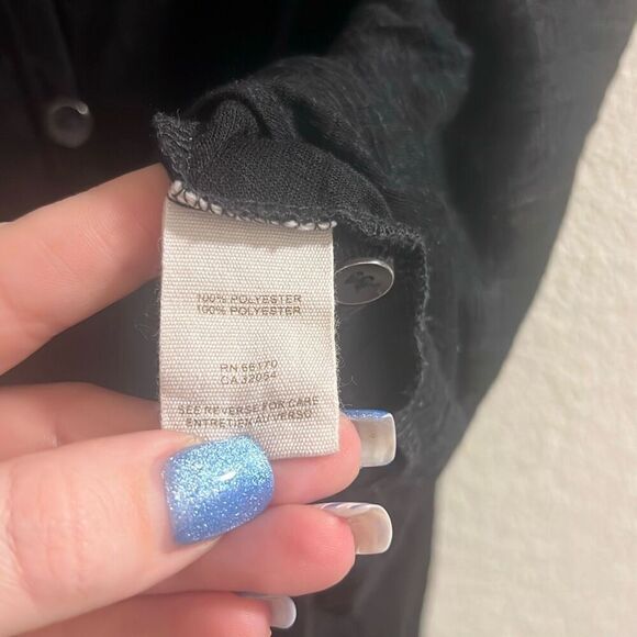 ✨FREE PEOPLE BLACK CRINKLE BUTTON FRONT SWING CROP SZ MEDIUM TOP✨ - Picture 10 of 11